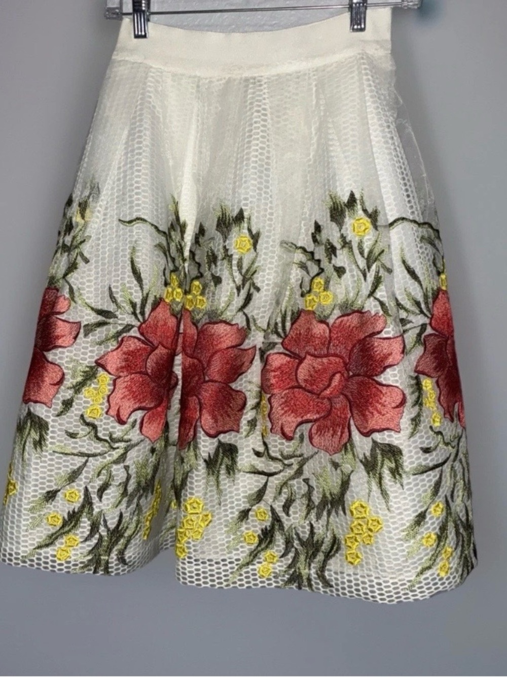 Gracia White Bold Floral Embroidered Tulle Mesh Layered Fit And Flare Skirt Sz 4